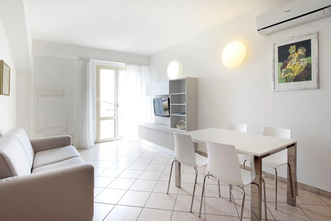 Hotel Capri & Residence Lido di Camaiore 3*,